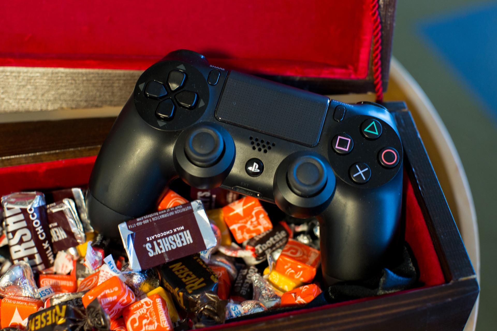Manette Xbox One contre Manette DualShock 4 : Quelle est la meilleure pour les jeux PC ? Manette Xbox One contre Manette DualShock 4 : Quelle est la meilleure pour les jeux PC ?