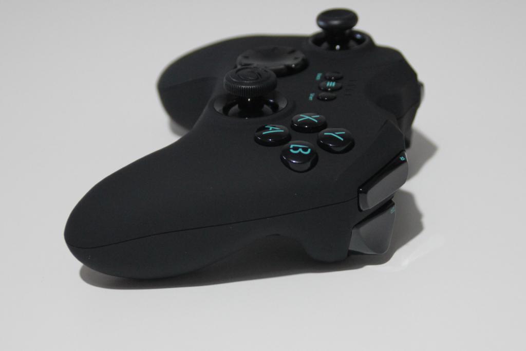 Nacon GC-200WL : Manette sans fil idéale pour jouer sur PC