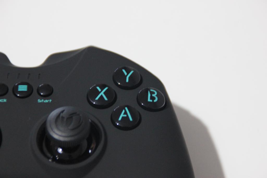 Nacon GC-200WL : Manette sans fil idéale pour jouer sur PC