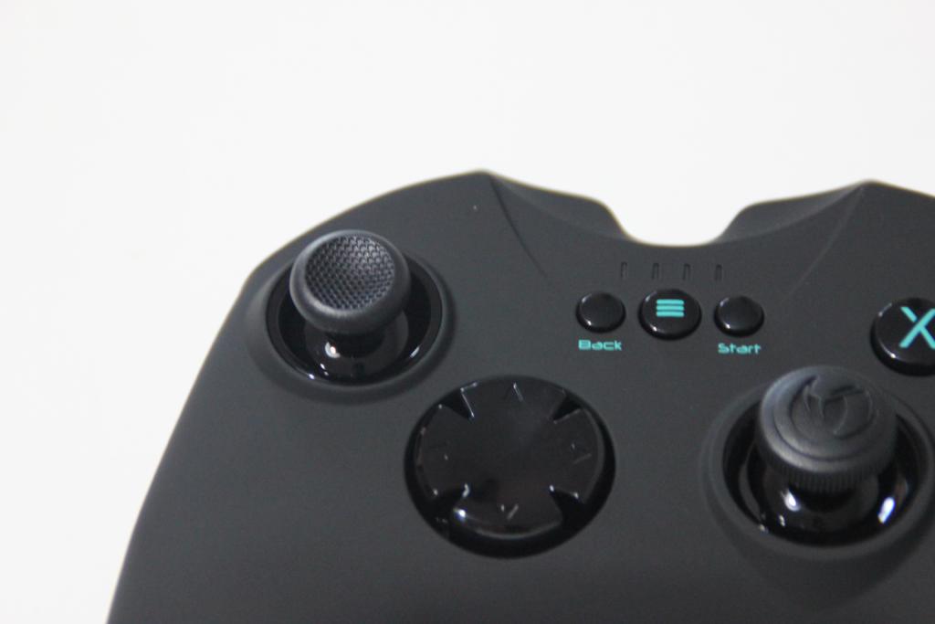 Nacon GC-200WL : Manette sans fil idéale pour jouer sur PC
